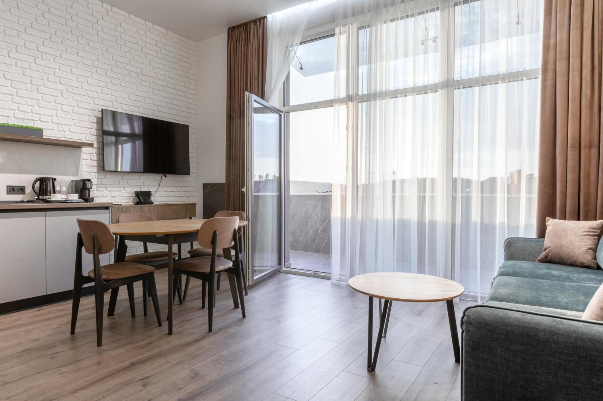 Apartel Užhorod Esterno foto
